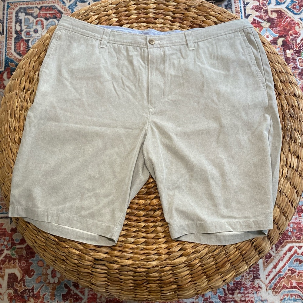 Tommy Bahama Beige Shorts size 42